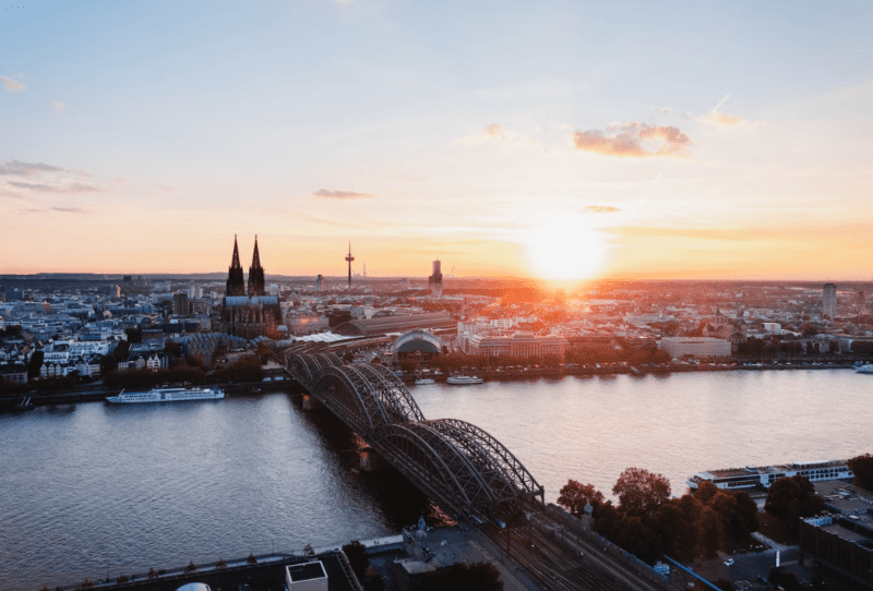 Köln - eine lebendige Stadt mit beeindruckenden Denkmälern, Kunst und Kultur.